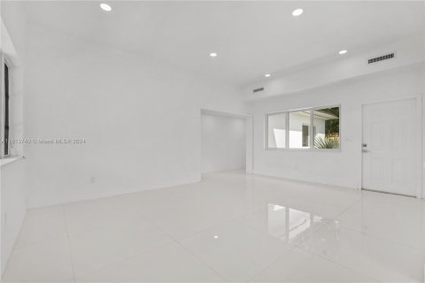 House in Miami Beach, Florida 3 bedrooms, 151.24 sq.m. № 1237675 - photo 15