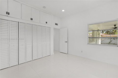 House in Miami Beach, Florida 3 bedrooms, 151.24 sq.m. № 1237675 - photo 20