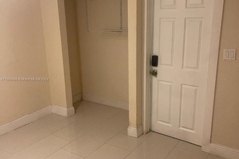 Снять в аренду квартиру в Майами, Флорида 1 спальня, 55.74м2, № 1180372 - фото 6