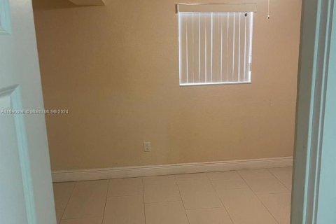 Снять в аренду квартиру в Майами, Флорида 1 спальня, 55.74м2, № 1180372 - фото 5
