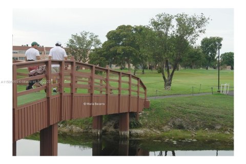 Condo in Sunrise, Florida, 1 bedroom  № 920835 - photo 26