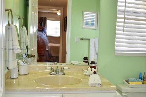 Condo in Sunrise, Florida, 1 bedroom  № 920835 - photo 16