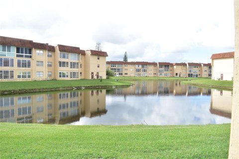 Condo in Sunrise, Florida, 1 bedroom  № 920835 - photo 20