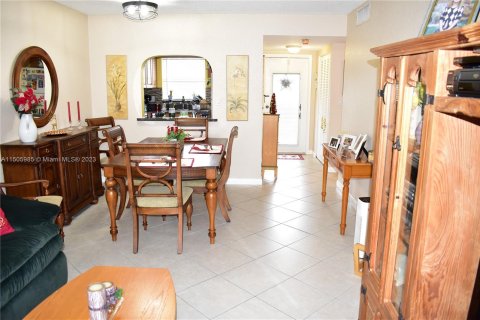 Condo in Sunrise, Florida, 1 bedroom  № 920835 - photo 3