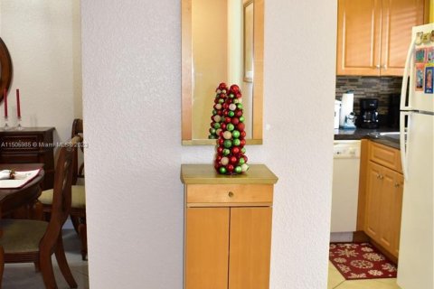 Condo in Sunrise, Florida, 1 bedroom  № 920835 - photo 24