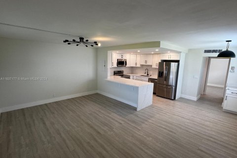 Condo in Delray Beach, Florida, 1 bedroom  № 1325548 - photo 1