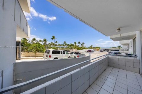 Condo in Miami Beach, Florida, 1 bedroom  № 1325507 - photo 19