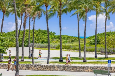 Condo in Miami Beach, Florida, 1 bedroom  № 1325507 - photo 22