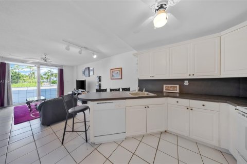 Copropriété à vendre à Miami Beach, Floride: 1 chambre, 60.76 m2 № 1325507 - photo 3