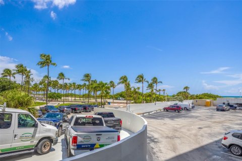 Condo in Miami Beach, Florida, 1 bedroom  № 1325507 - photo 21