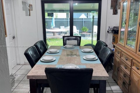 Casa en venta en Miami, Florida, 4 dormitorios, 146.97 m2 № 1294035 - foto 13