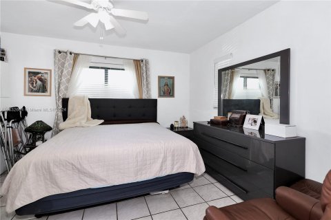 Casa en venta en Miami, Florida, 4 dormitorios, 146.97 m2 № 1294035 - foto 17