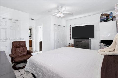 Casa en venta en Miami, Florida, 4 dormitorios, 146.97 m2 № 1294035 - foto 19