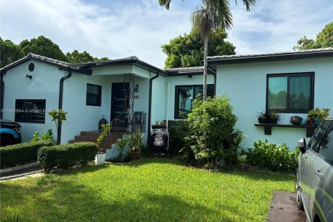 Casa en venta en Miami, Florida, 4 dormitorios, 146.97 m2 № 1294035 - foto 1