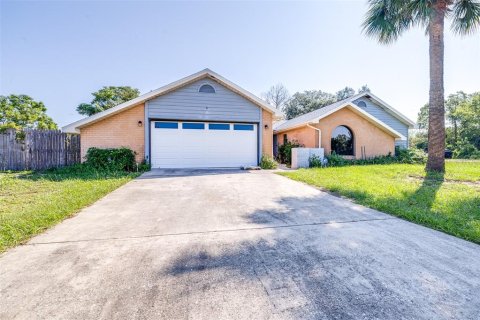 House in Spring Hill, Florida 3 bedrooms, 191.01 sq.m. № 1335767 - photo 2