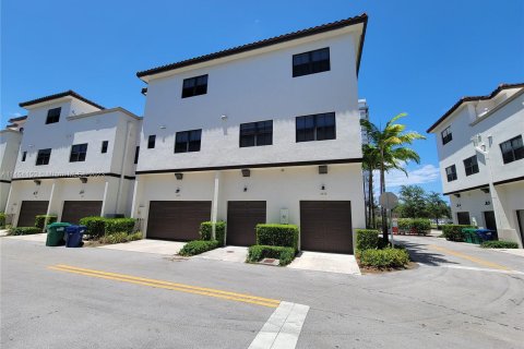 Casa en venta en Doral, Florida, 5 dormitorios, 194.72 m2 № 723973 - foto 22
