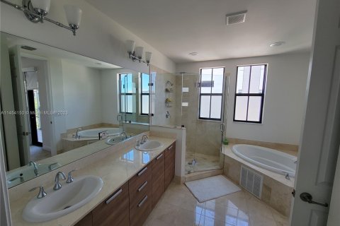 Villa ou maison à vendre à Doral, Floride: 5 chambres, 194.72 m2 № 723973 - photo 10