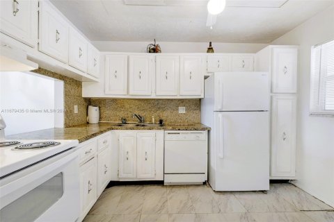 Condo in West Palm Beach, Florida, 2 bedrooms  № 1408416 - photo 12