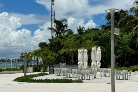 Condo in Miami Beach, Florida, 2 bedrooms  № 1319143 - photo 23