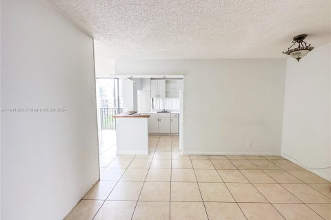 Condo in Sunny Isles Beach, Florida, 2 bedrooms  № 1319025 - photo 10