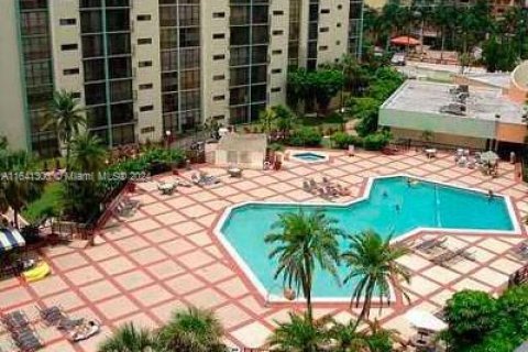 Condo in Sunny Isles Beach, Florida, 2 bedrooms  № 1319025 - photo 18