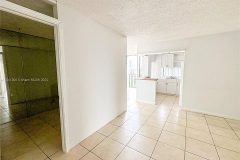 Condo in Sunny Isles Beach, Florida, 2 bedrooms  № 1319025 - photo 8