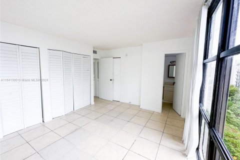 Condo in Sunny Isles Beach, Florida, 2 bedrooms  № 1319025 - photo 13