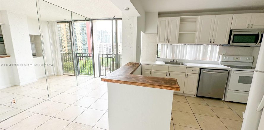 Condo in Sunny Isles Beach, Florida, 2 bedrooms  № 1319025