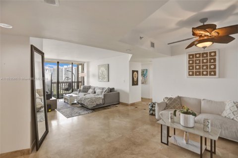 Condominio en venta en Aventura, Florida, 2 dormitorios, 114.27 m2 № 1354508 - foto 9