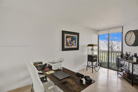 Copropriété à vendre à Aventura, Floride: 2 chambres, 114.27 m2 № 1354508 - photo 17