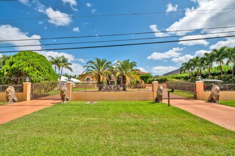 Villa ou maison à vendre à Miami, Floride: 5 chambres, 408.03 m2 № 1329124 - photo 8