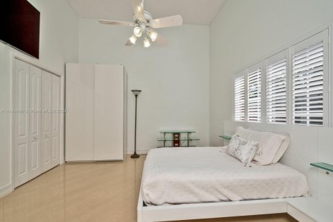 Villa ou maison à vendre à Miami, Floride: 5 chambres, 408.03 m2 № 1329124 - photo 23