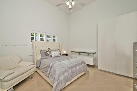 Villa ou maison à vendre à Miami, Floride: 5 chambres, 408.03 m2 № 1329124 - photo 20