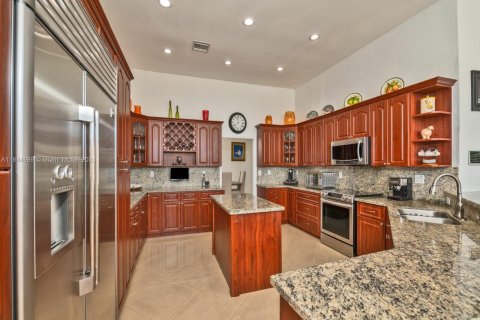 Casa en venta en Miami, Florida, 5 dormitorios, 408.03 m2 № 1329124 - foto 9