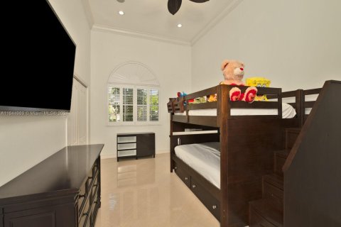 House in Miami, Florida 5 bedrooms, 408.03 sq.m. № 1329124 - photo 25