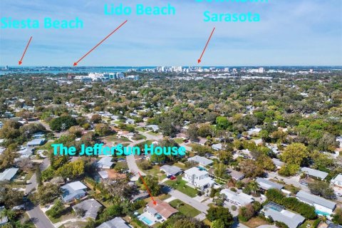 House in Sarasota, Florida 3 bedrooms, 133.22 sq.m. № 964262 - photo 3