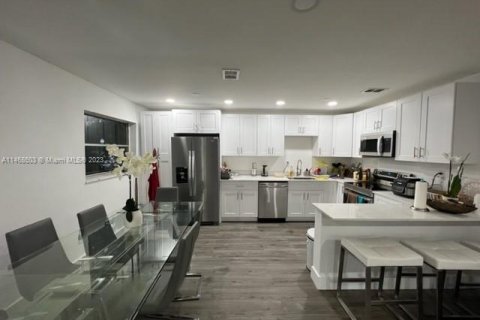 Condominio en venta en Dania Beach, Florida, 2 dormitorios, 94.3 m2 № 779450 - foto 3