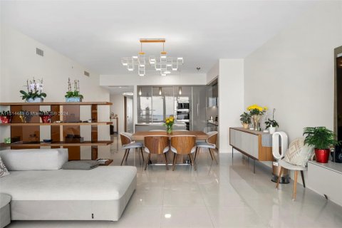 Condominio en venta en Sunny Isles Beach, Florida, 3 dormitorios, 210.98 m2 № 949407 - foto 19