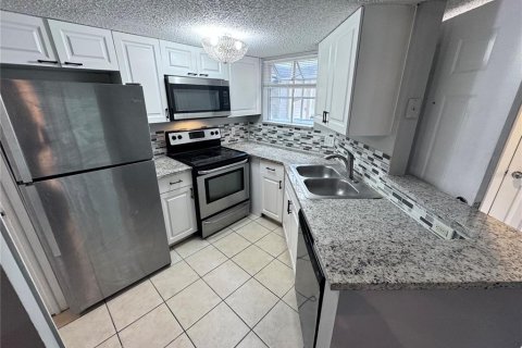 Condominio en alquiler en Orlando, Florida, 2 dormitorios, 80.27 m2 № 1396678 - foto 4