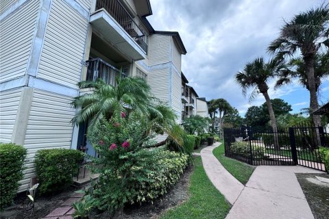 Condominio en alquiler en Orlando, Florida, 2 dormitorios, 80.27 m2 № 1396678 - foto 1