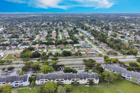 Condominio en venta en Lauderdale Lakes, Florida, 2 dormitorios, 101.82 m2 № 878638 - foto 4