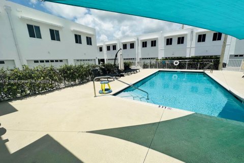 Townhouse in Miami, Florida 3 bedrooms, 139.35 sq.m. № 1292327 - photo 22