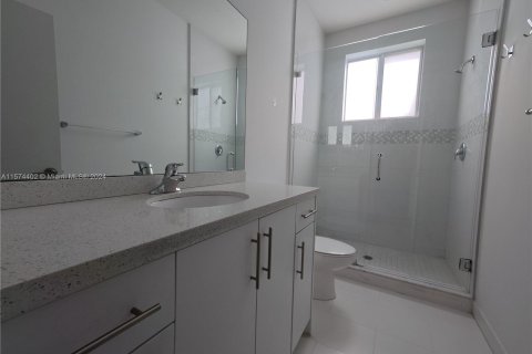 Townhouse in Miami, Florida 3 bedrooms, 139.35 sq.m. № 1292327 - photo 17