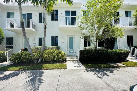 Townhouse in Miami, Florida 3 bedrooms, 139.35 sq.m. № 1292327 - photo 24