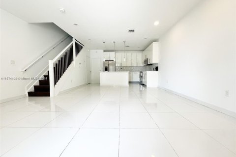 Townhouse in Miami, Florida 3 bedrooms, 139.35 sq.m. № 1292327 - photo 3