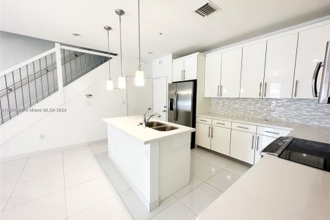 Townhouse in Miami, Florida 3 bedrooms, 139.35 sq.m. № 1292327 - photo 5