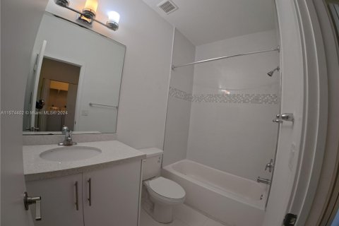 Townhouse in Miami, Florida 3 bedrooms, 139.35 sq.m. № 1292327 - photo 20