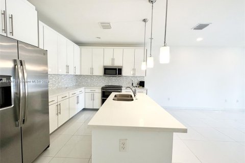 Townhouse in Miami, Florida 3 bedrooms, 139.35 sq.m. № 1292327 - photo 4