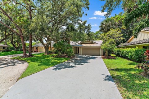 House in Jupiter, Florida 3 bedrooms, 184.97 sq.m. № 1182254 - photo 1