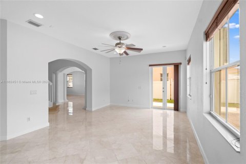 Villa ou maison à vendre à Hialeah, Floride: 4 chambres № 1370452 - photo 11